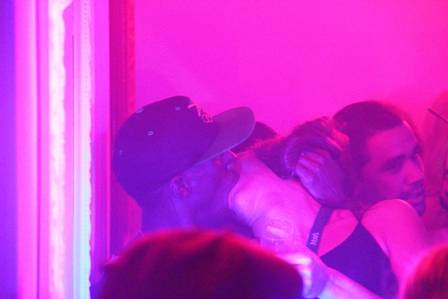 Bolt beija muito em boate na sua última noite no Rio (Crédito: Reprodução)