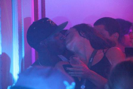 Bolt beija muito em boate na sua última noite no Rio (Crédito: Reprodução)