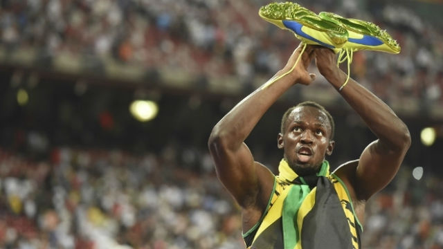 Sapatilha leiloada foi a que Bolt usou no Mundial de Pequim em 2015 (Crédito: Getty)