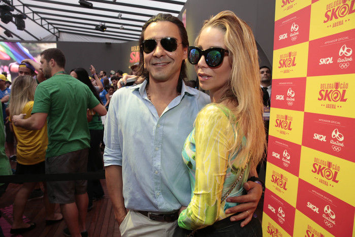 Danielle Winits e André Gonçalves anunciam casamento para Outubro (Crédito: Reprodução)