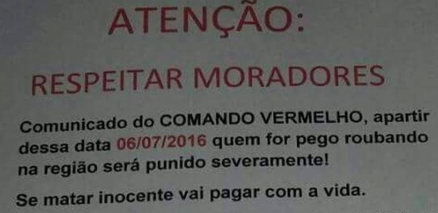 Cartazes foram espalhados com mensagesns proibindo roubos em favela do Rio (Crédito: Reprodução)