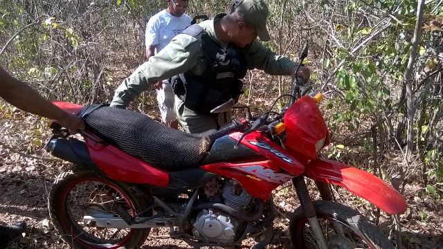 Motocicleta tomada de assalto (Crédito: Reprodução)