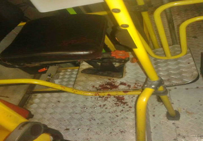 Sangue deixado no local após o assalto (Crédito: Divulgação)