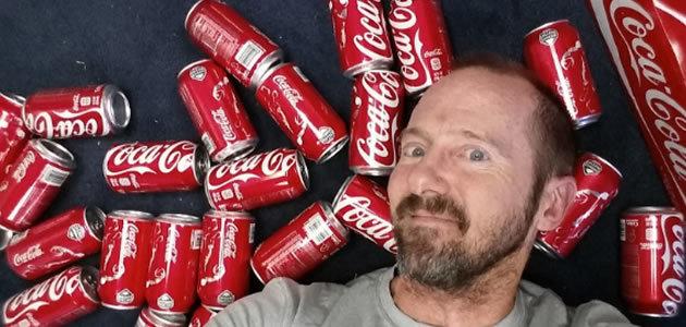 E se eu bebesse 10 latas de Coca-Cola todos os dias?