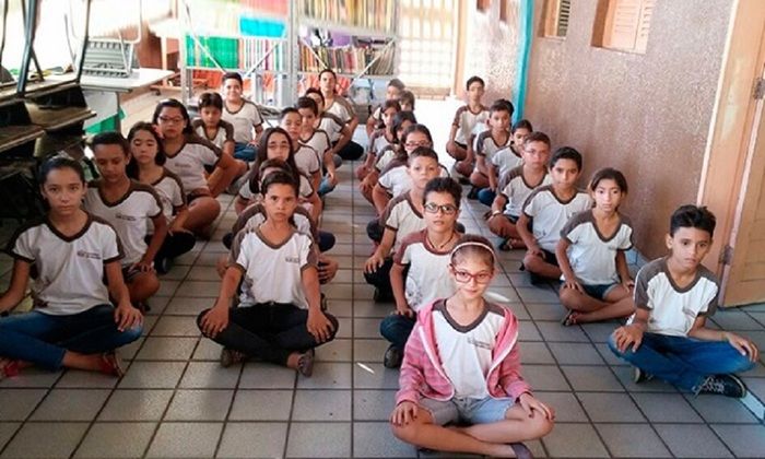 Meditação com alunos (Crédito: Reprodução)