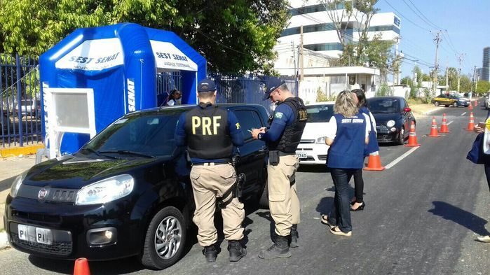 PRF faz ação educativa em Teresina