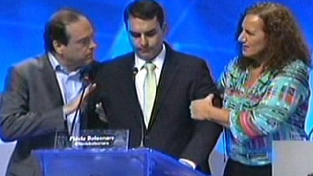 Flávio Bolsonaro passa mal (Crédito: Reprodução)