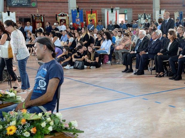 Funeral das vítimas de terremoto (Crédito: REUTERS)