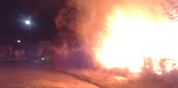 Incêndio em um terreno baldio em Barras (Crédito: Reprodução)