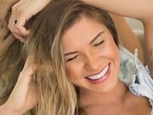 Andressa Suita posa de sutiã e compartilha clique na web