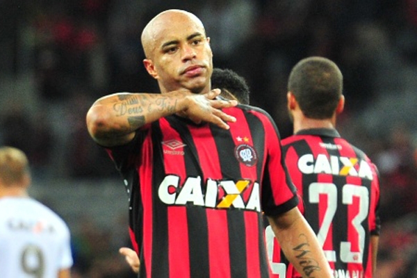 Empresário garante a permanência de Thiago Heleno (Crédito: Divulgação)