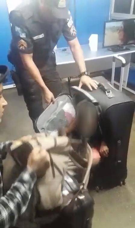 Criança encontrada em mala (Crédito: Reprodução)