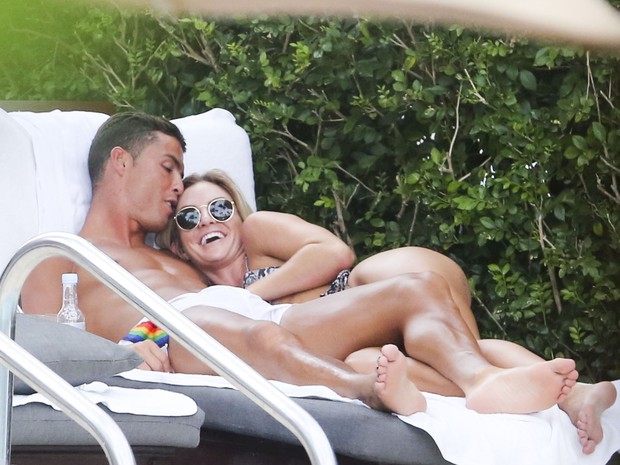 Cristiano Ronaldo e modelo (Crédito: Reprodução)