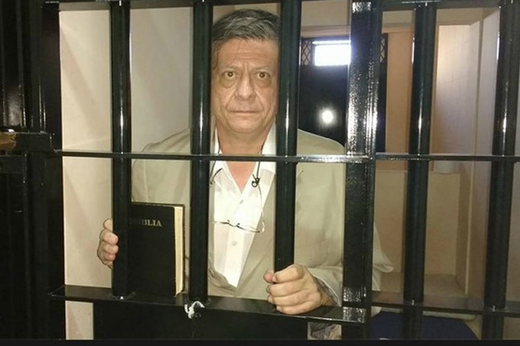 Preso, pré-candidato a prefeito revela que fez selfies com agentes