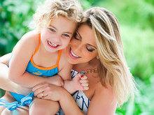 Sheila Mello e a filha Brenda esbanjam fofura em fotos de campanha