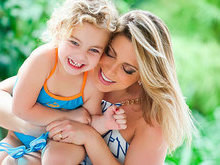 Sheila Mello e a filha Brenda esbanjam fofura em fotos de campanha