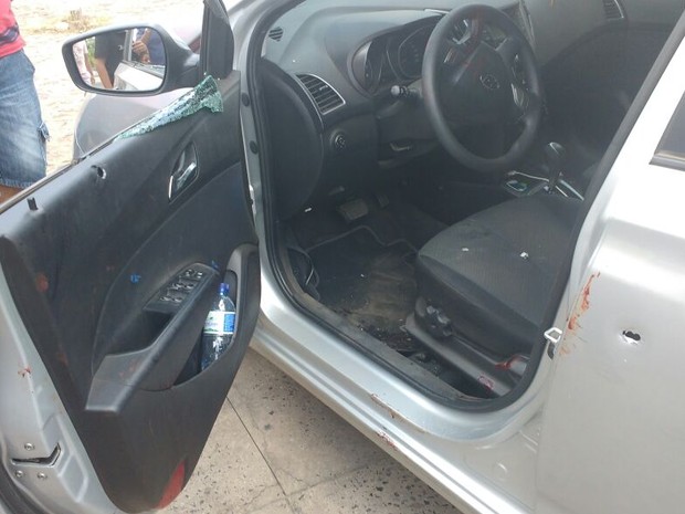 Carro em que Júlio Henrique vinha juntamente com a esposa (Crédito: Piripirireporter)