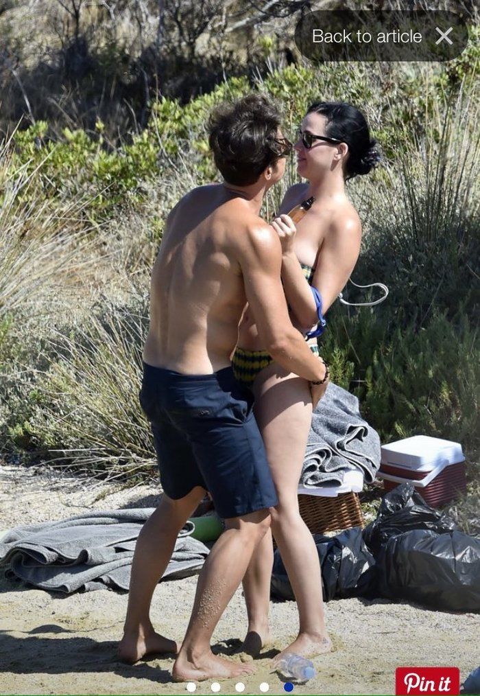 Orlando Bloom curte praia pelado ao lado de Katy Perry (Crédito: Reprodução)