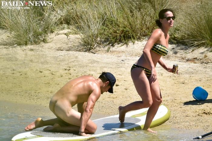 Orlando Bloom curte praia pelado ao lado de Katy Perry (Crédito: Reprodução)