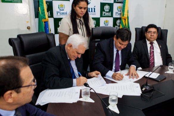Assinatura de convênio para o Feirão do Servidor (Crédito: Francisco Leal)