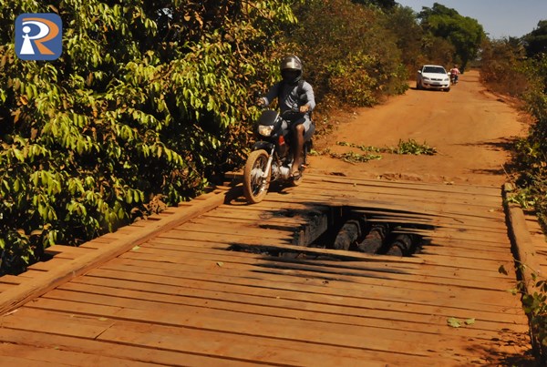Ponte incendiada parcialmente (Crédito: Piripiri Repórter)