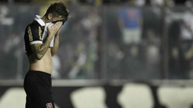 Zagueiro Aislan não teve boas atuações com a camisa do Vasco e pode sair (Crédito: Gazeta Press)