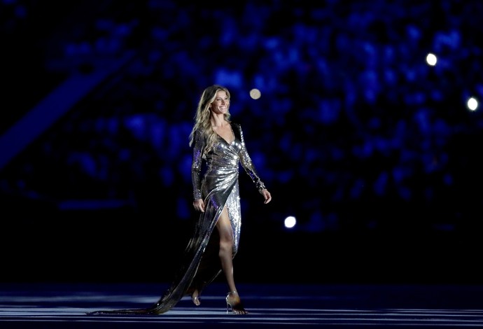 Gisele Bündchen arrasou na cerimônia de abertura (Crédito: Reuters)