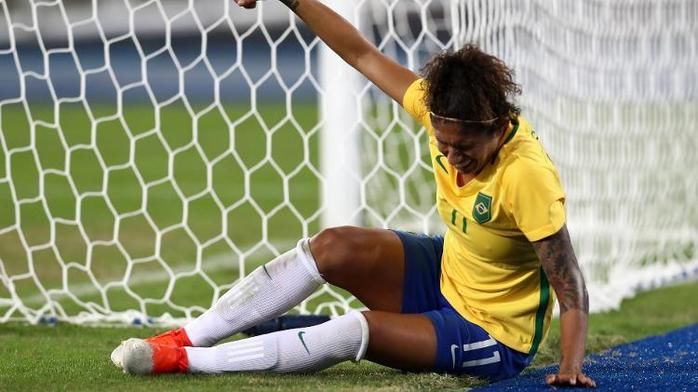 Cristiane saiu machucada (Crédito: Reprodução)