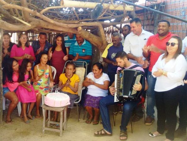 Mulher mais velha do Piauí completa 114 anos e ganha festa surpresa (Crédito: Reprodução)
