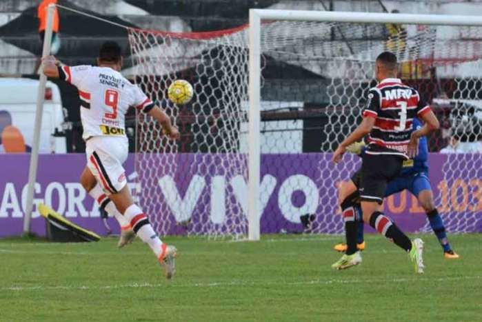 Chavez teve três chances de gol e marcou duas vezes na capital pernambucana