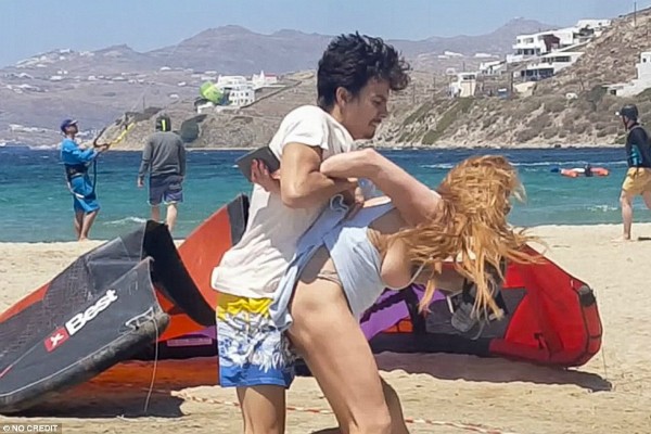 Lindsay Lohan fala de agressão de ex-noivo após vídeo cair na web (Crédito: Reprodução)