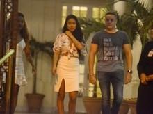 Munik sai acompanhada de Anderson Felício em restaurante no Rio