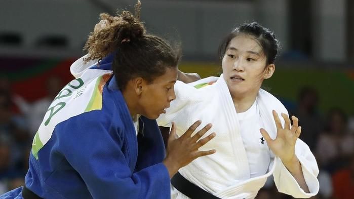 Rafaela Silva e a sul-coreana (Crédito: Reprodução)