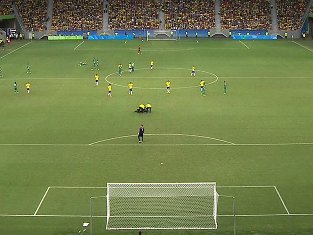 Torcedor invade campo (Crédito: Reprodução)