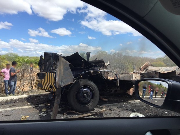 Carro explodido em Pernambuco (Crédito: Polícia Civil)