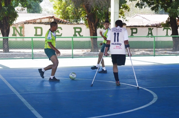 Partida de futebol entre time de amputados do Ceir e soldados do 25º BC (Crédito: Reprodução)