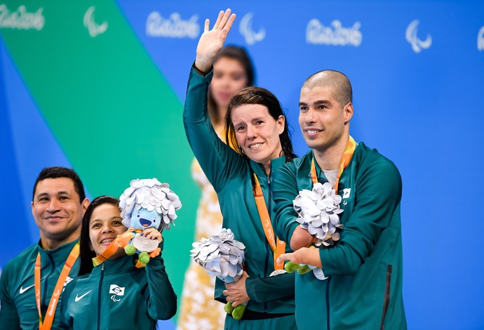 Atleta se emocionou no pódio (Crédito: Ag Estado)