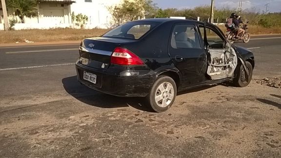 Prisma foi atingido na lateral (Crédito: Portal do Catita)