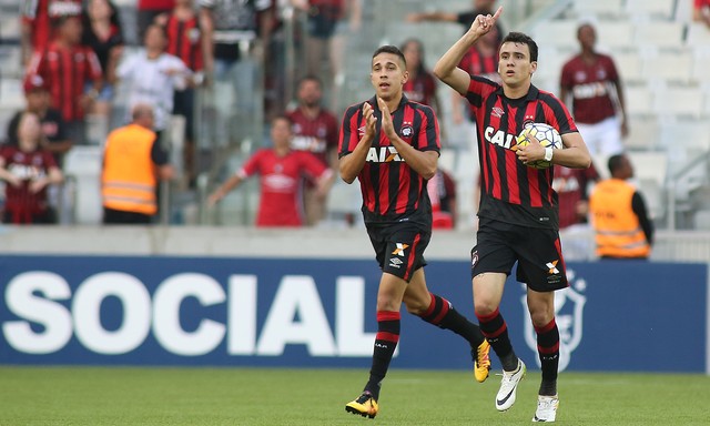Pablo foi o herói do jogo, com dois gols (Crédito: PR Press)