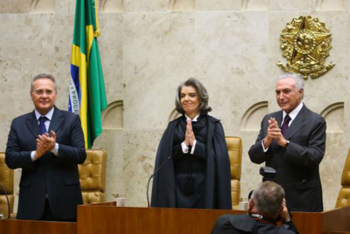 Cármen Lúcia assume presidência do STF