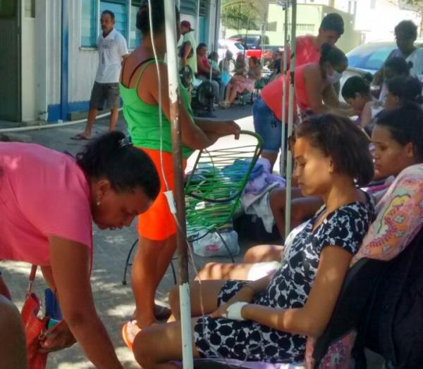 Pacientes foram levados para fora do hospital