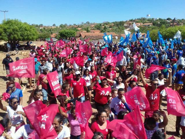 PP e PT realizam Carreata e caminhada por ruas da cidade