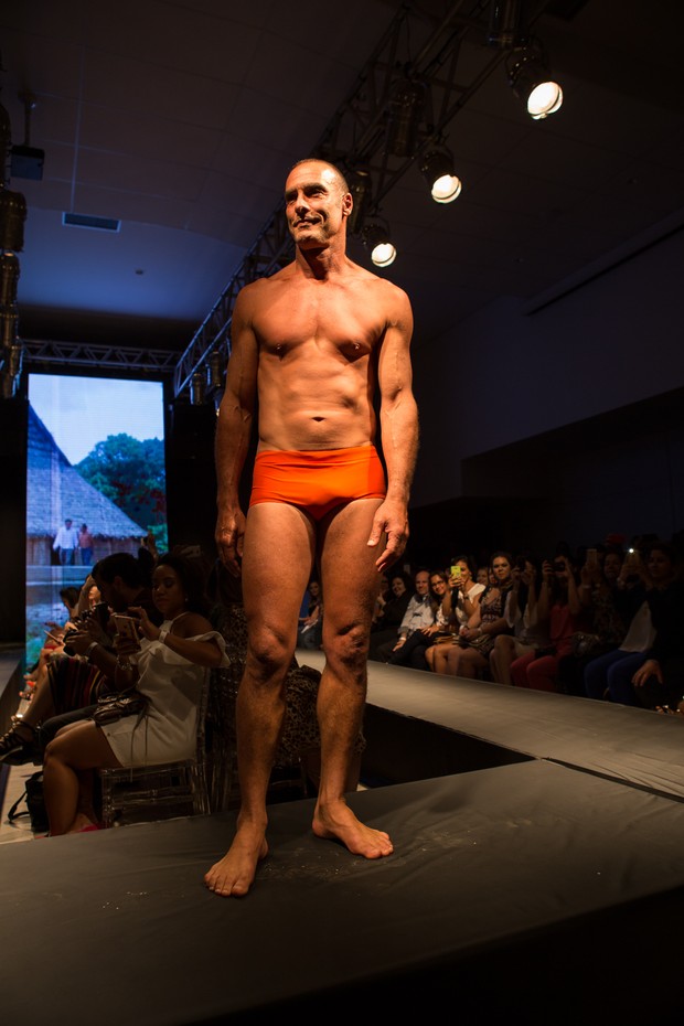 Paulo Zulu em desfile (Crédito: David Gonçalves / Primicia)