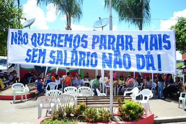 Servidores da educação protestam "mais" derrapam no português (Crédito: Reprodução)