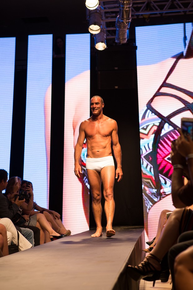 Paulo Zulu em desfile (Crédito: David Gonçalves / Primicia)
