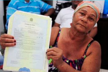 Mulher descobre no INSS que está “morta” há 13 anos (Crédito: Reprodução)