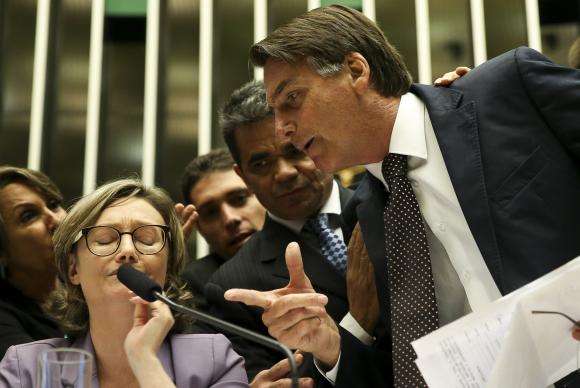 Deputado Jair Bolsonaro discute com a deputada Maria Rosário