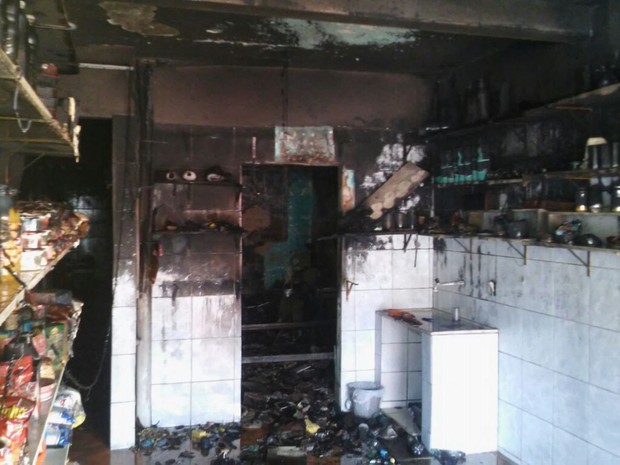 Mercadinho foi incendiado por suspeitos em Palmares, no Pernambuco (Crédito: Reprodução)