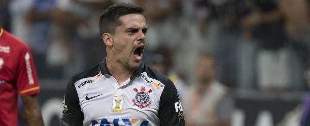 Fagner é absolvido pelo STJD por falta em Ederson