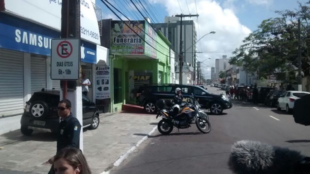 Operação para transporte do corpo do ator (Crédito: Reprodução)